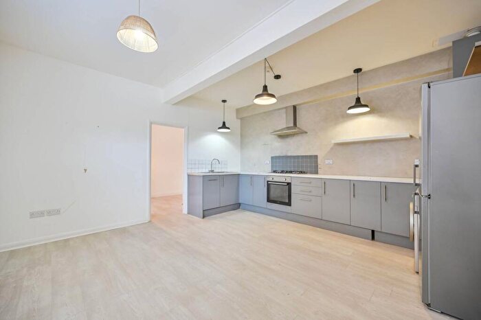 1 Bedroom Flat For Sale In Fairfax Road, Harringay, London, N8