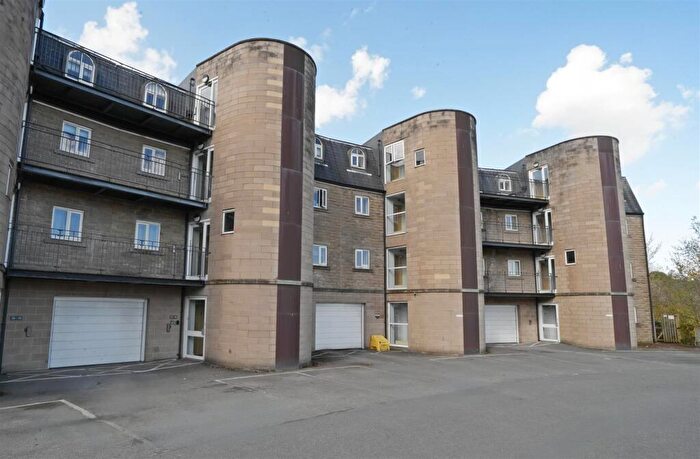 2 Bedroom Apartment For Sale In Ingwood Parade, West Vale, HX4