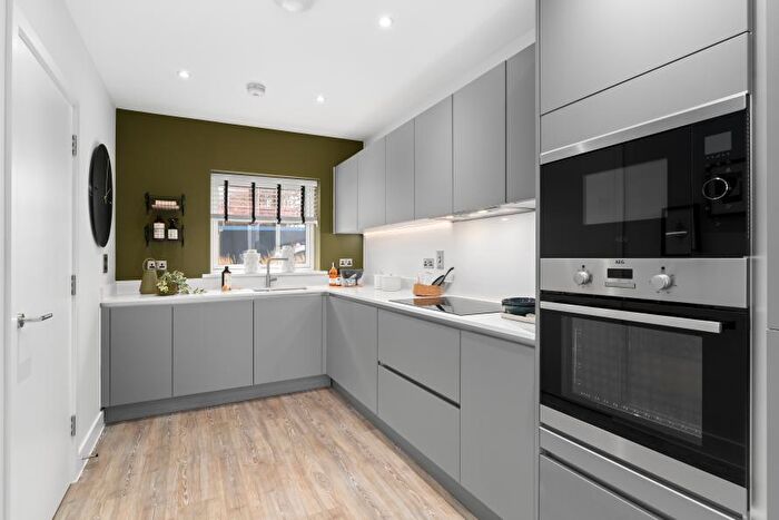 3 Bedroom Semi-Detached House For Sale In Newmarket Road, Cambridge, CB5