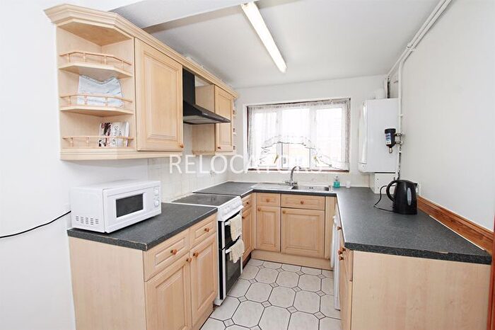 3 Bedroom Flat To Rent In Eric Street, Mile End, E3