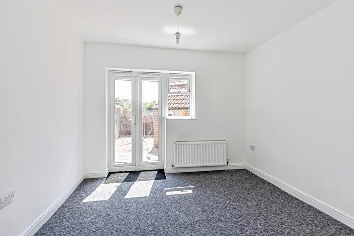 2 Bedroom Flat For Sale In Avonleigh Road, Bedminster, Bristol, BS3