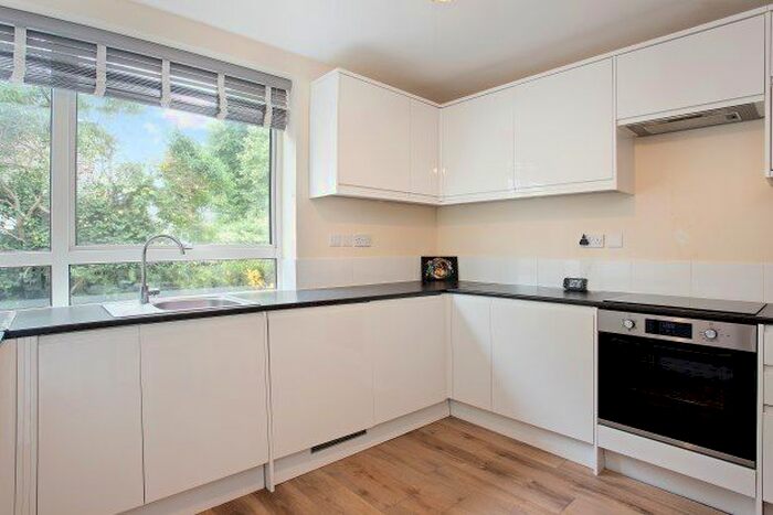 1 Bedroom Flat To Rent In Thornton Avenue, Chiswick, W4
