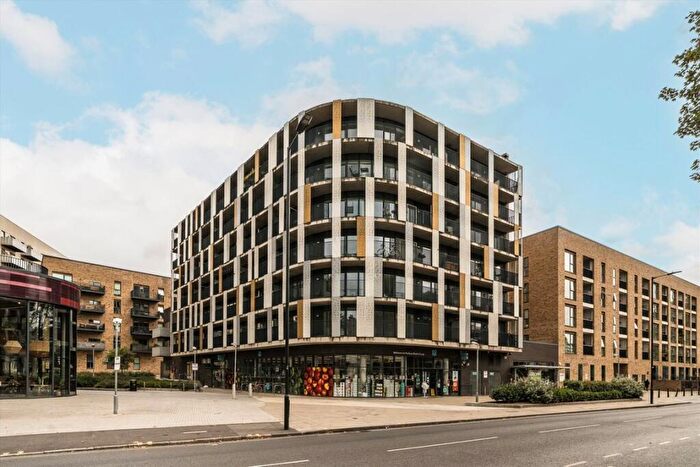 2 Bedroom Flat For Sale In Atkins Square, Hackney, E8