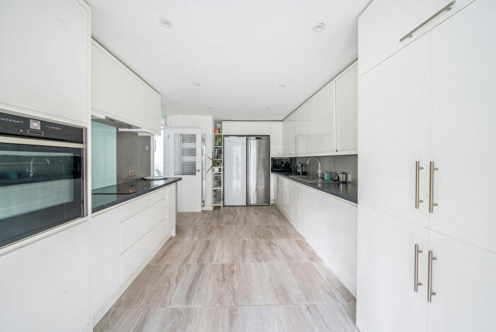 5 Bedroom Bungalow For Sale In Berkeley Gardens, West Byfleet, KT14
