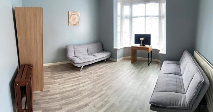 4 Bedroom Semi-Detached House To Rent In Willmore Road, Birmingham, B20
