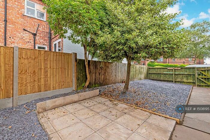 1 Bedroom Flat To Rent In Crescent House, Chester, CH3