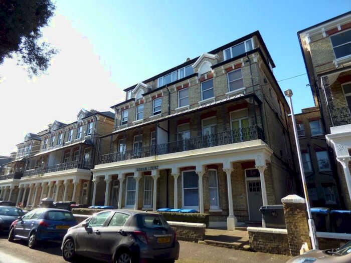 2 Bedroom Flat To Rent In Adrian Square, Westgate-On-Sea, CT8