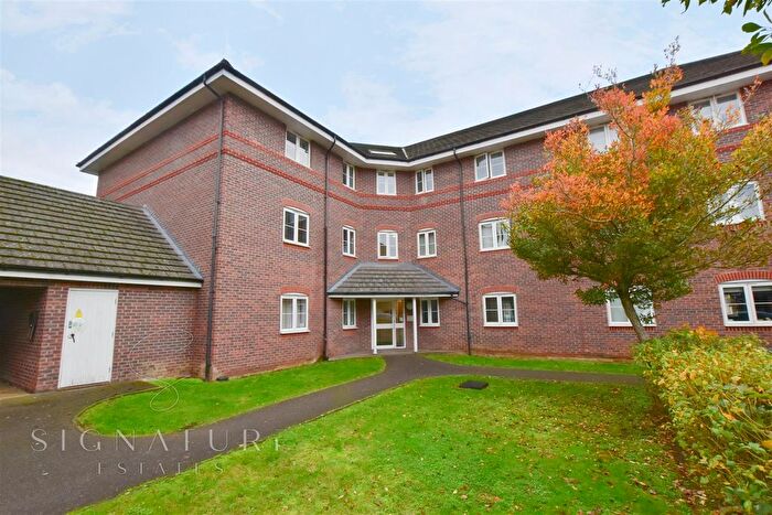 2 Bedroom Flat For Sale In Wharf Way, Hunton Bridge, Kings Langley, WD4