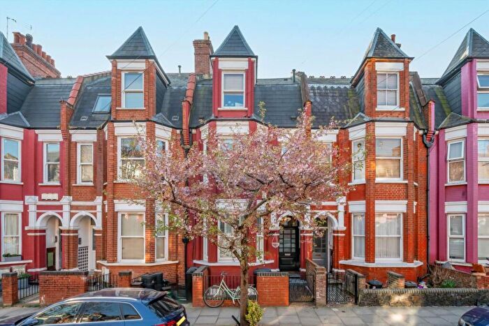 2 Bedroom Flat For Sale In Birnam Road, London, N4