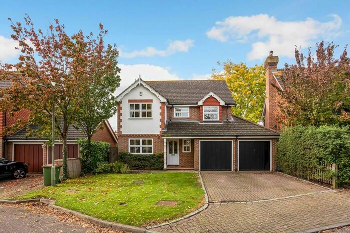 4 Bedroom Detached House To Rent In Kings Close, Thames Ditton, KT7