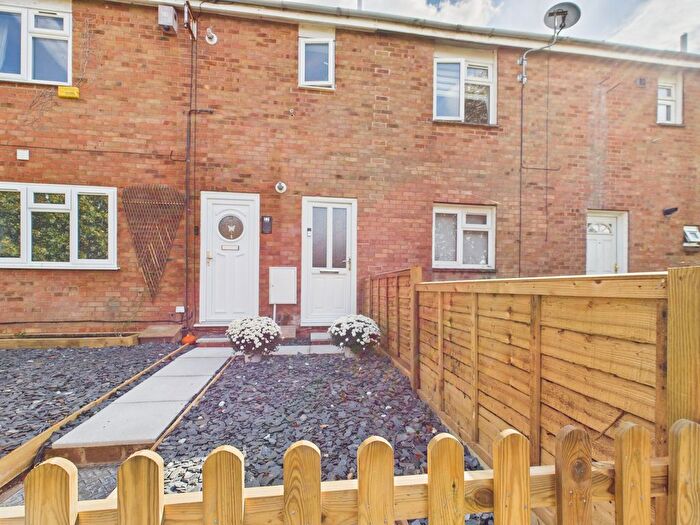 1 Bedroom Flat For Sale In Landseer Close, Black Dam, Basingstoke, RG21
