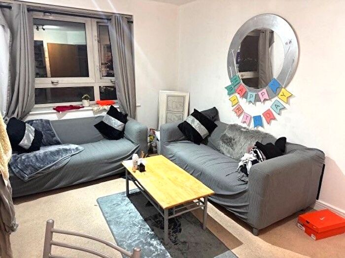 1 Bedroom Flat To Rent In Spectrum Tower, - Hainault Street, Ilford, IG1