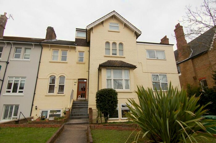 2 Bedroom Flat To Rent In Gloucester Road, Teddington, TW11