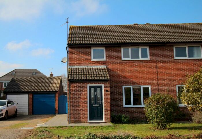 3 Bedroom Semi-Detached House To Rent In Andrews Close, Chippenham, SN14
