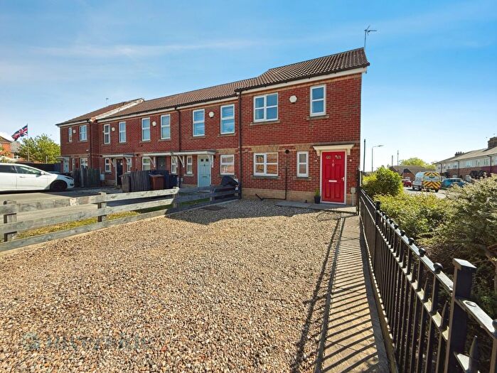 3 Bedroom End Of Terrace House For Sale In Follifoot Drive, Hull, HU4