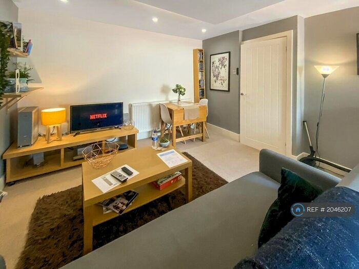 1 Bedroom Flat To Rent In Cathays Terrace, Cardiff, CF24