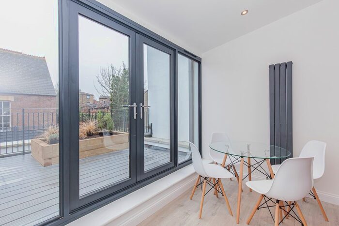 2 Bedroom Flat To Rent In St Clements Street, Oxford, OX4