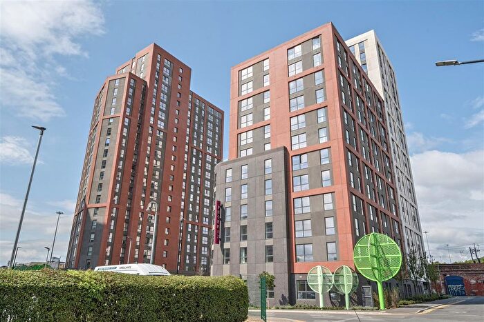 2 Bedroom Flat To Rent In Phoenix, Saxton Lane, Leeds, LS9