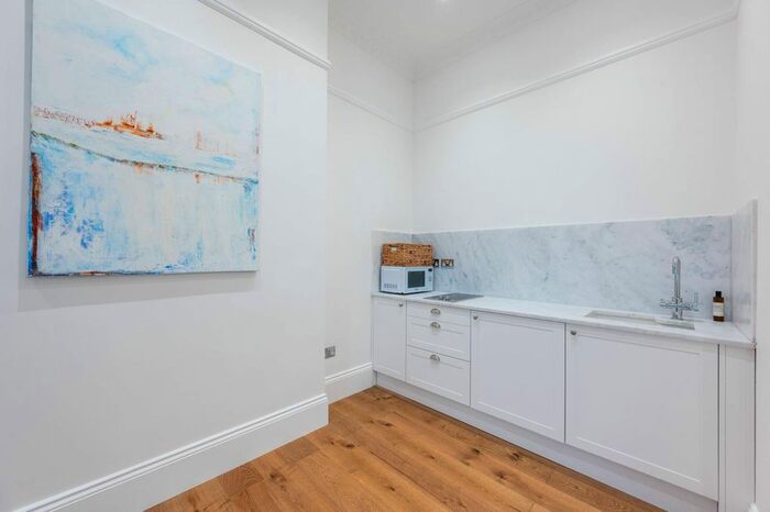 Studio To Rent In Craven Hill, Bayswater, London, W2