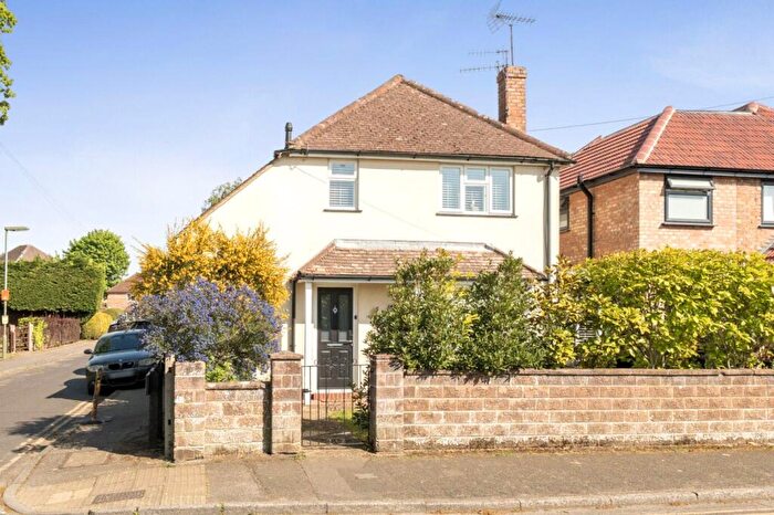 3 Bedroom Detached House For Sale In Franklyn Road, Godalming, GU7