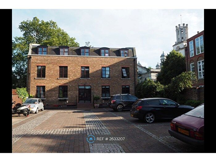 3 Bedroom Flat To Rent In Cable Street, London, E1