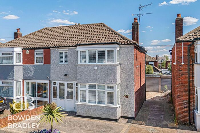3 Bedroom Semi-detached House For Sale In Bysouth Close, Clayhall, IG5