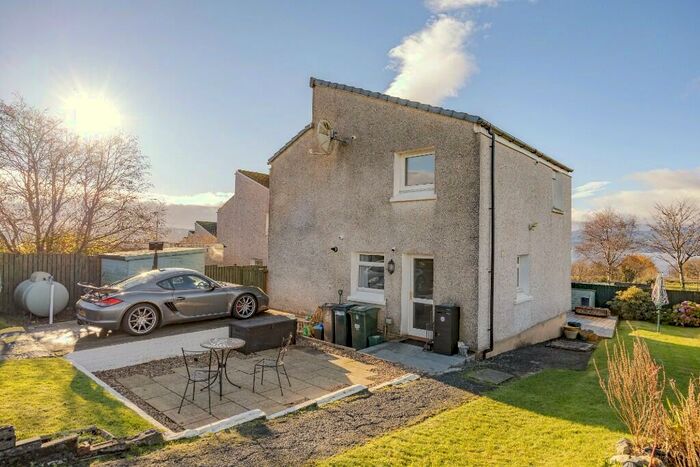3 Bedroom Detached House For Sale In Craigrownie Gardens, G84