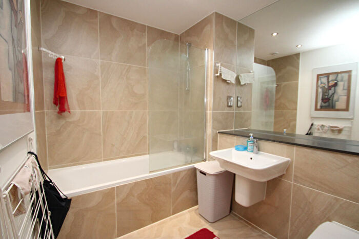2 Bedroom Apartment To Rent In Emerald House, Lansdowne Road, CR0