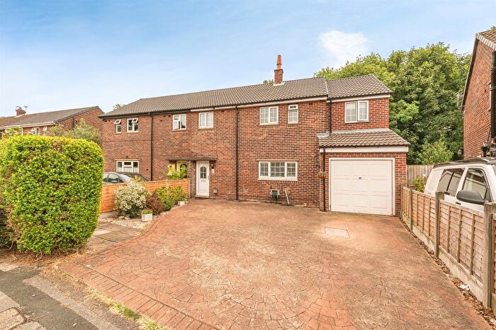 4 Bedroom Semi-Detached House For Sale In Dodworth Drive, Wakefield, WF2