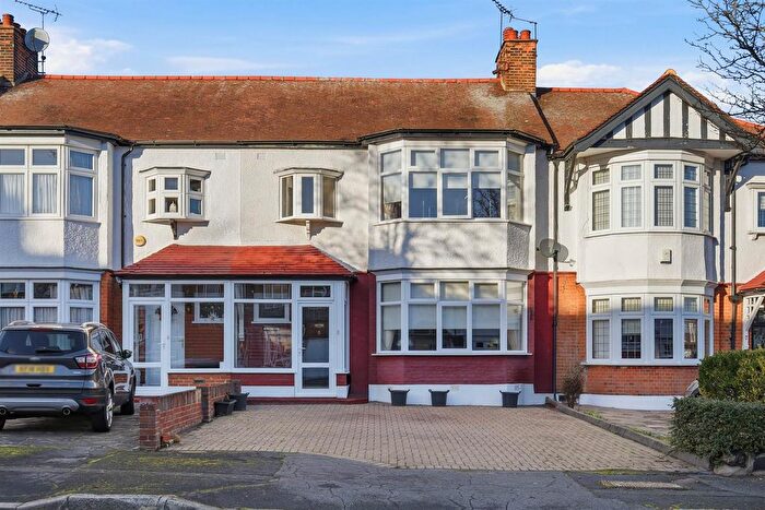 3 Bedroom Property For Sale In Langley Crescent, Wanstead, E11