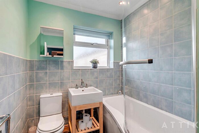 2 Bedroom Semi-Detached Bungalow For Sale In Queens Drive, Halesworth, IP19