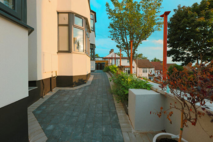 6 Bedroom Detached House To Rent In Kingslyn Crescent, London, SE19