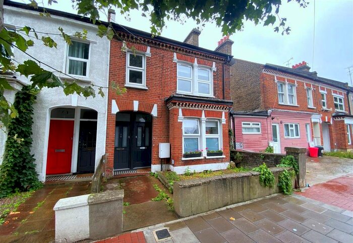 2 Bedroom Flat To Rent In Blackshaw Road, London, SW17