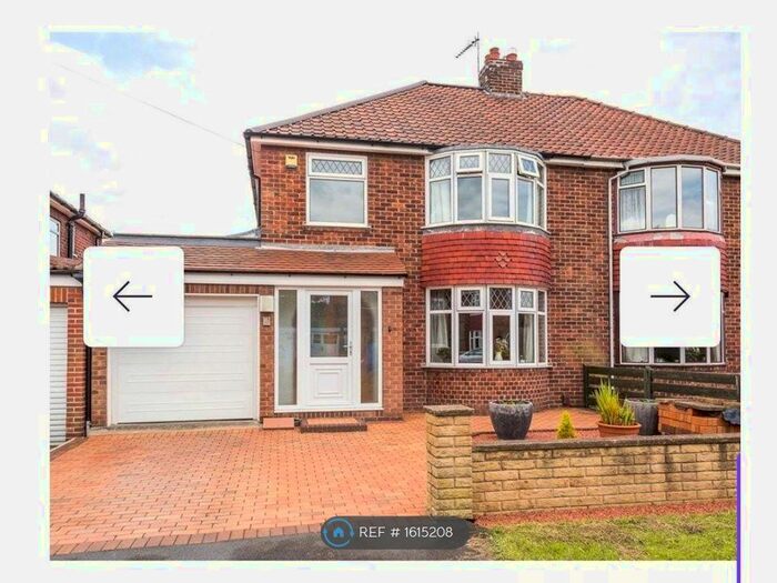 3 Bedroom Semi-Detached House To Rent In Rawcliffe Croft, York, YO30