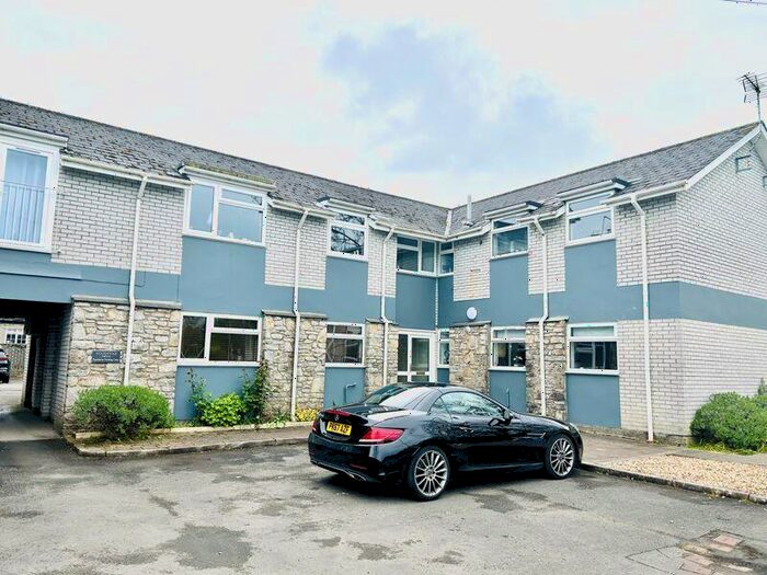 2 Bedroom Flat To Rent In , Woodstock Mews, North Road, Cowbridge, Vale Of Glamorgan, CF71