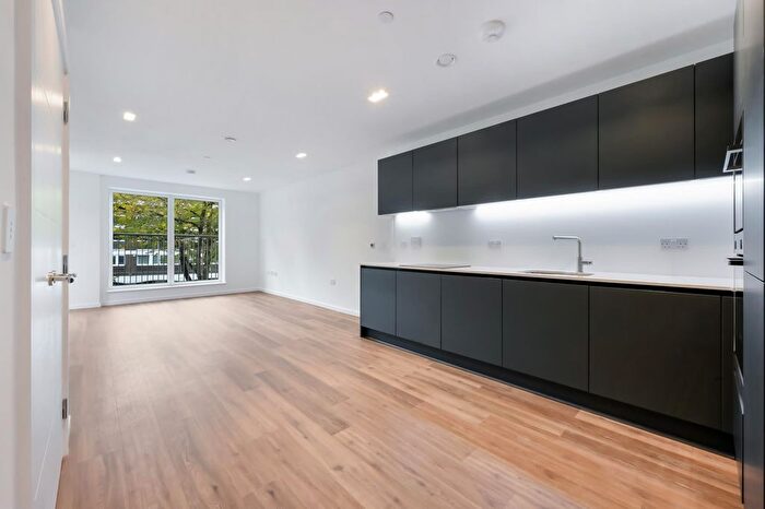 1 Bedroom Flat To Rent In Wheatstone Gardens, London, W10