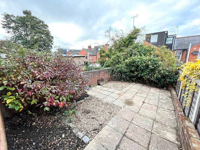 6 Bedroom Terraced House To Rent In Brighton Road, Reading, RG6