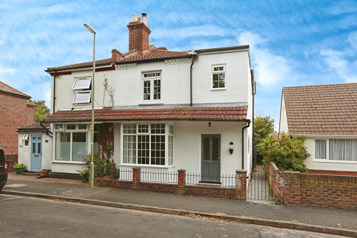 3 Bedroom Semi-Detached House For Sale In Mount Pleasant Road, Gosport, PO12