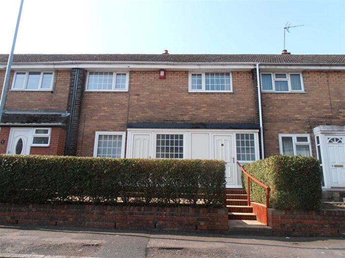 3 Bedroom Town House For Sale In Kirk Street, Smallthorne, Stoke-On-Trent, Staffordshire, ST6