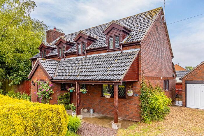3 Bedroom Detached House For Sale In South Drove, Pode Hole, Spalding, PE11