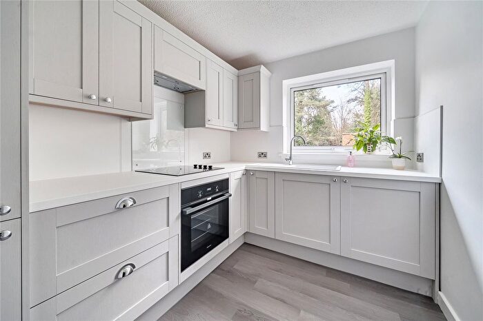 2 Bedroom Flat For Sale In Gordon Court, Gordon Road, Camberley, Surrey, GU15