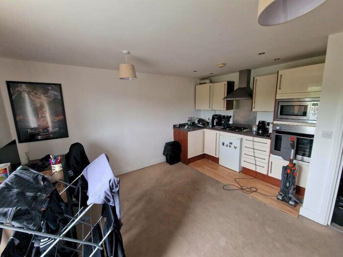 2 Bedroom Flat To Rent In Milton Road, MK41
