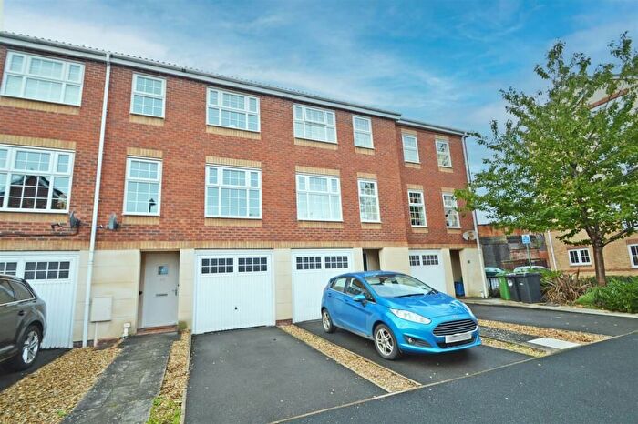 3 Bedroom Terraced House For Sale In Greenfields Gardens, Shrewsbury, SY1