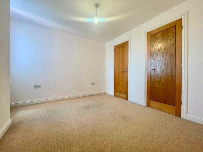 2 Bedroom Flat To Rent In Mount Pleasant, Redditch, Worcestershire, B97