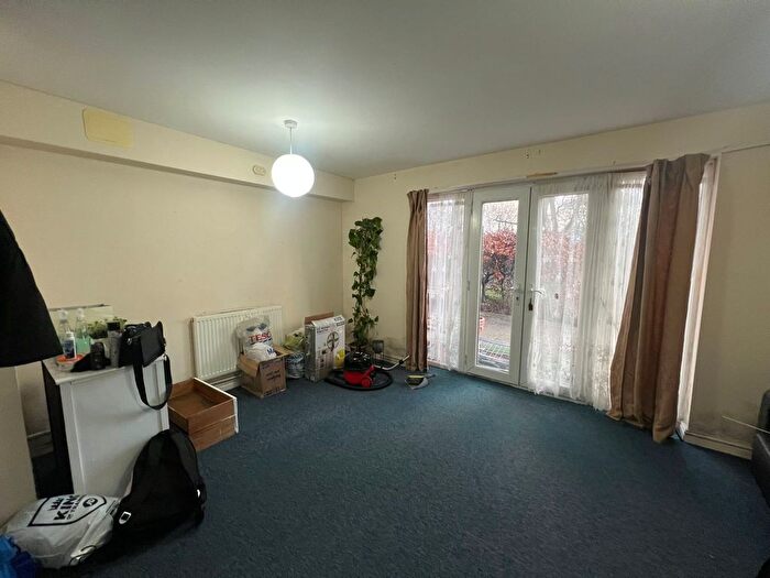2 Bedroom Flat To Rent In Blackthorn Road, Ilford, Essex, IG1