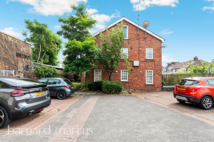 1 Bedroom Flat For Sale In London Road, Mitcham, CR4
