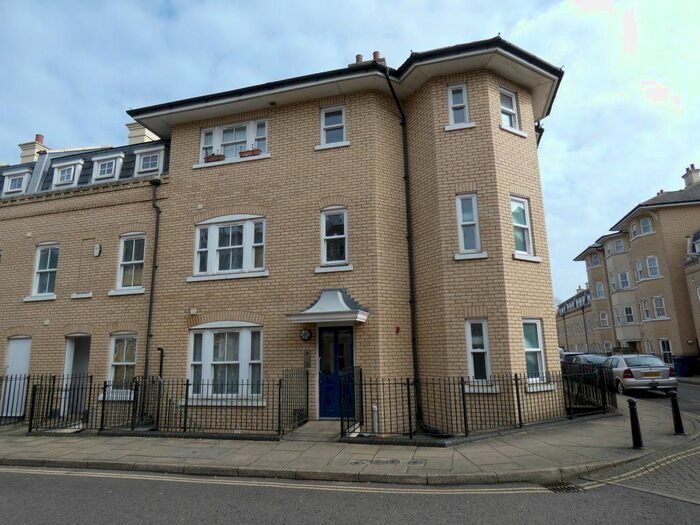3 Bedroom Flat To Rent In St. Matthews Gardens, Cambridge, CB1