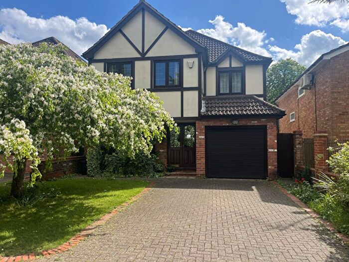 4 Bedroom Detached House To Rent In Harwell Close, Ruislip, HA4