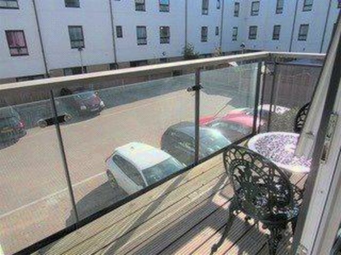 2 Bedroom Apartment To Rent In Sweetbriar Avenue, Carshalton, SM5