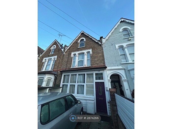 Studio To Rent In Whittington Road, London, N22